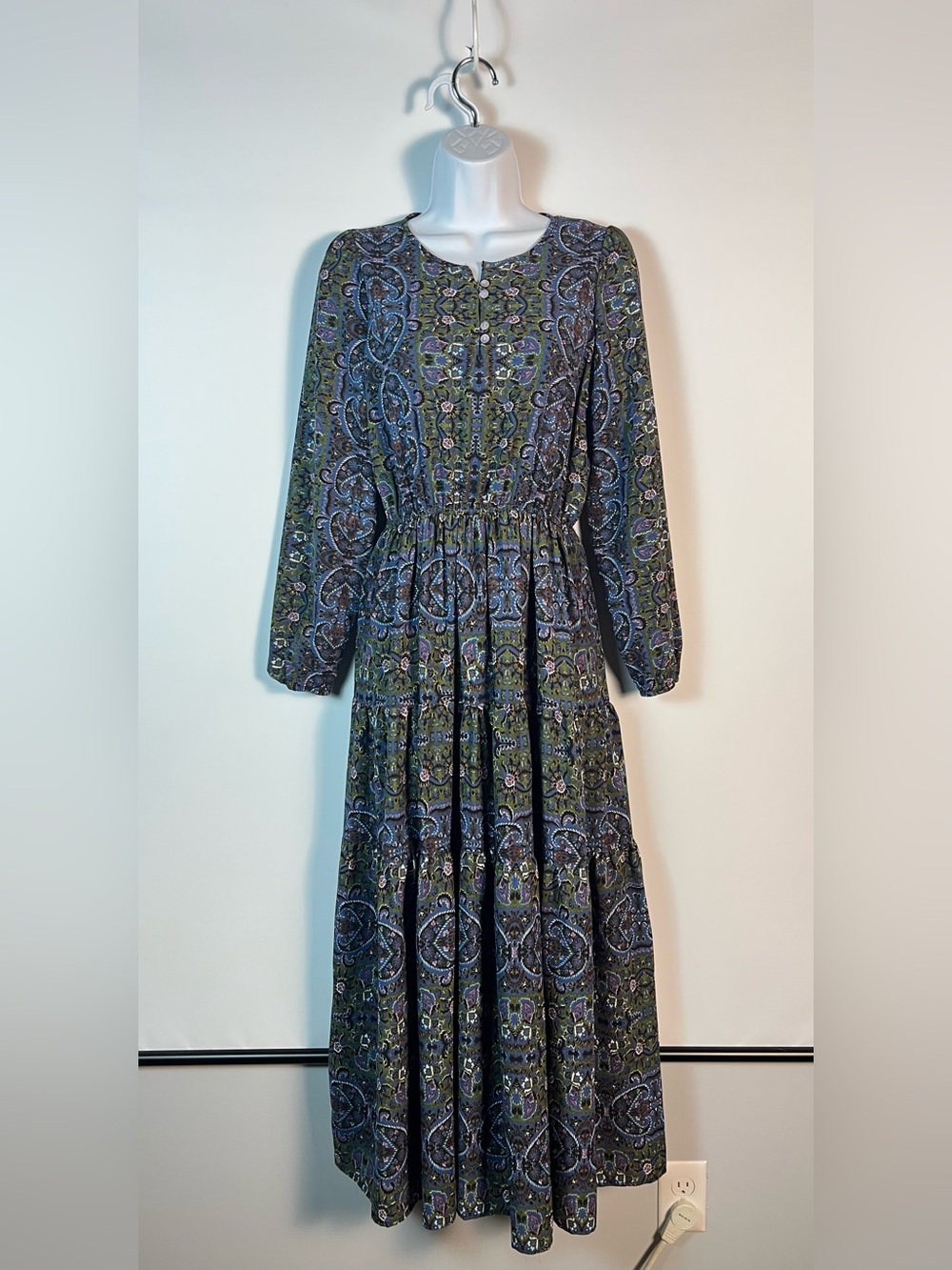 Earthbound Trading Co. Boho Paisley Print Tiered Maxi Dress Size New with tags